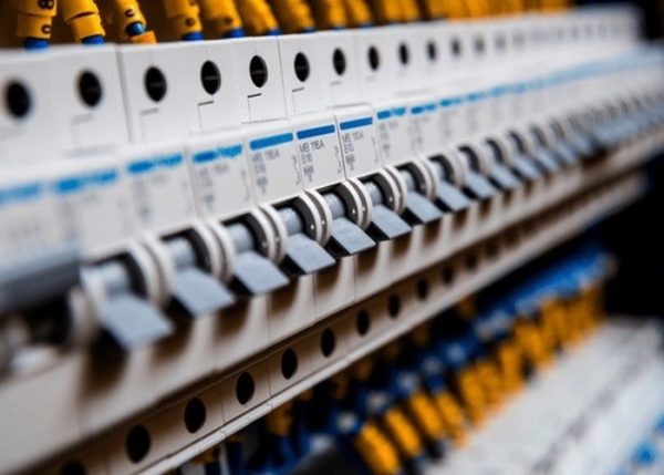Circuit breakers from reliable electrical equipment suppliers