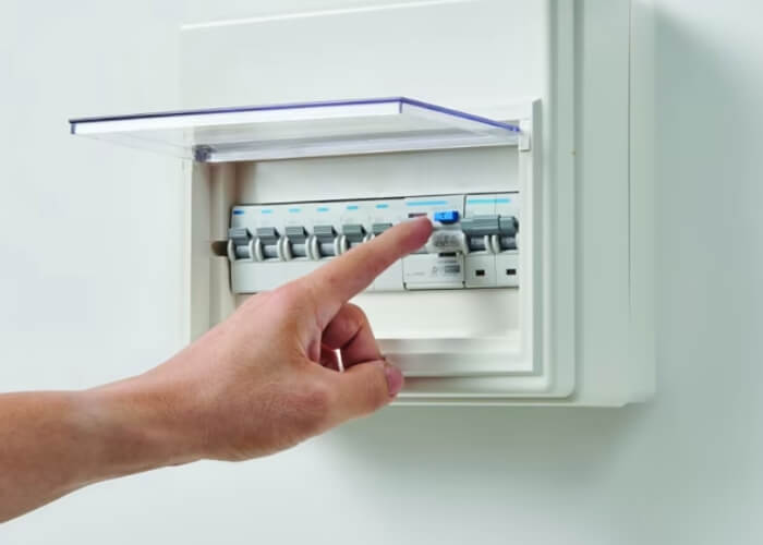 How to Choose Circuit Breaker: The Final Guide