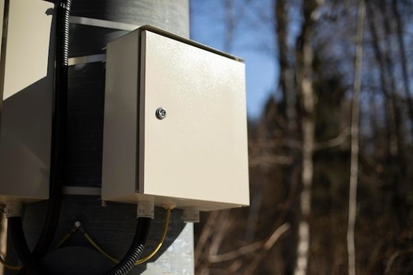 streamlined installation of combiner box