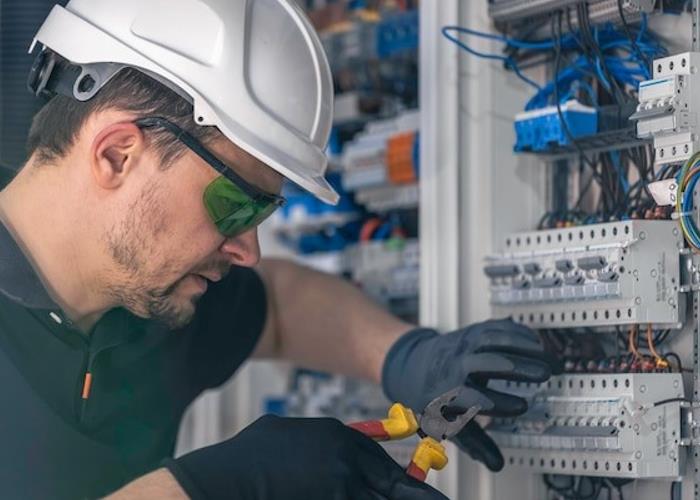 Automatic Changeover Switch (ATS): Optimising Power Supply