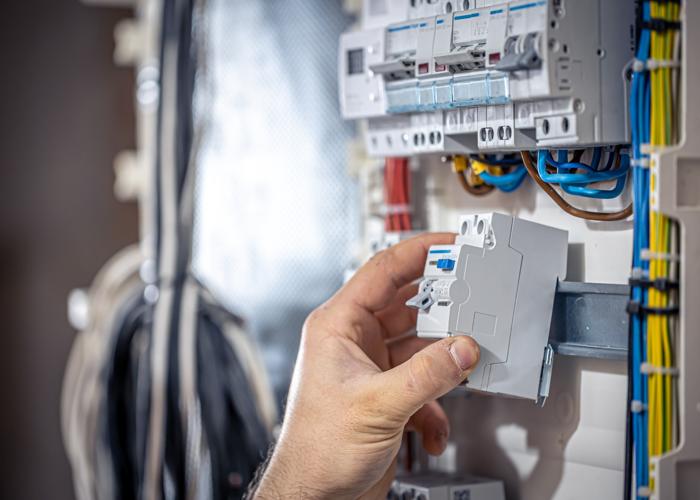 Fuse Holder vs Fuse Switch: Differences, Uses, and Best Choice for You
