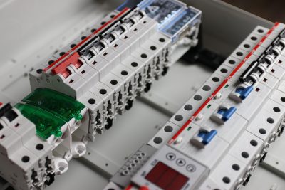 electrician circuit breaker